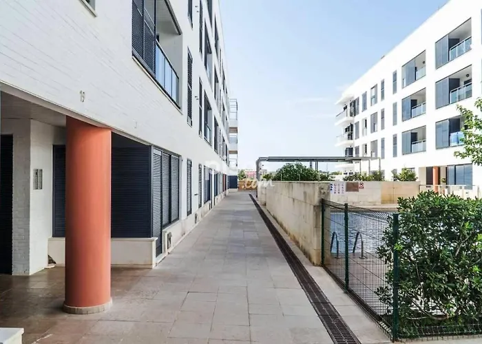 Amplio En Planta Baja Con Terraza Cala Busquets