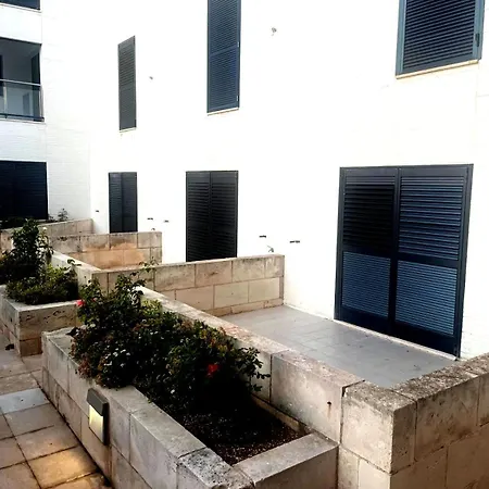 Amplio En Planta Baja Con Terraza Cala Busquets